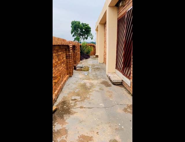 3 BEDROOM HOUSE FOR SALE IN PROTEA NORTH